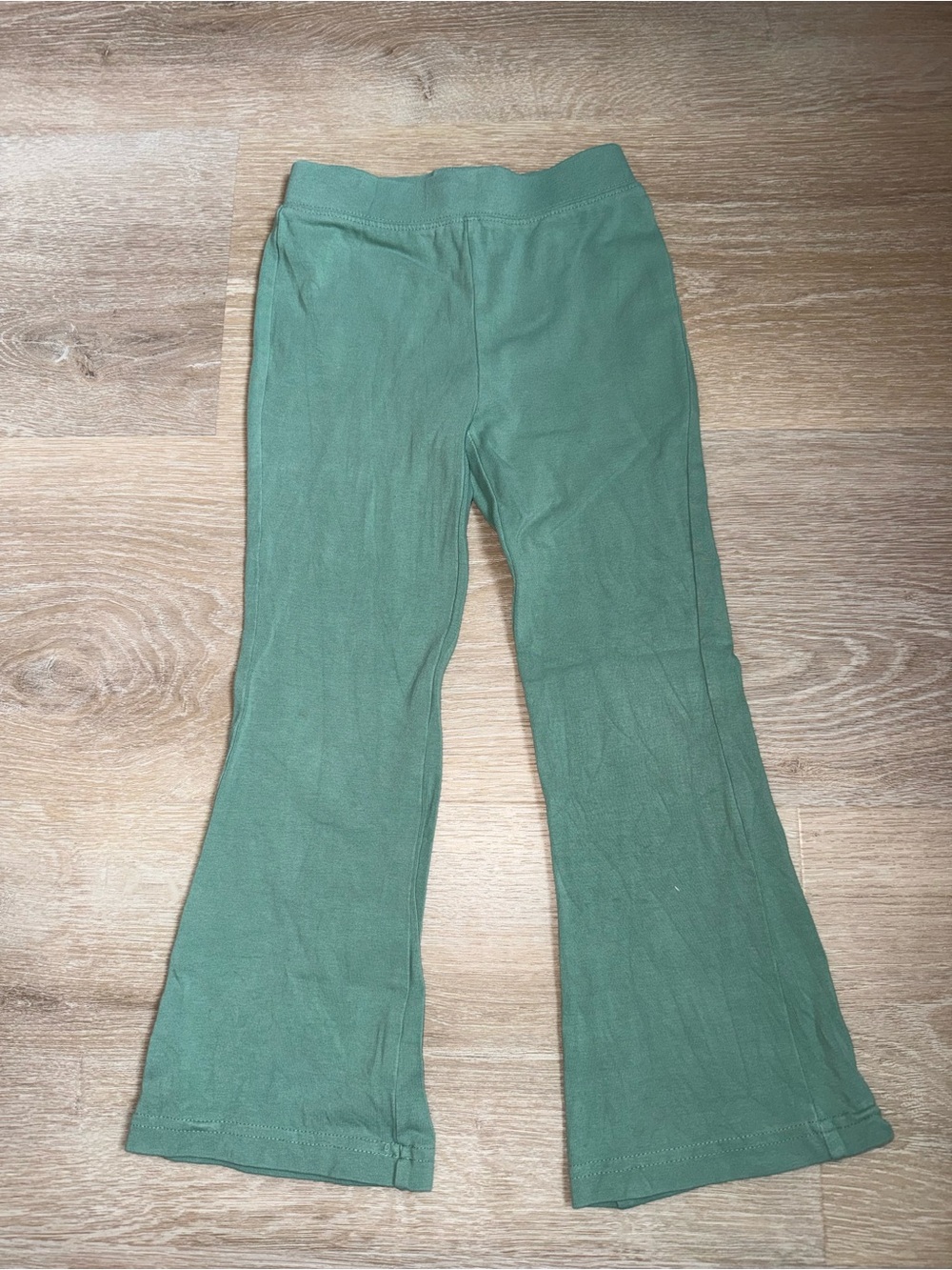 Hanna Andersson Green Flared Leggings size 4